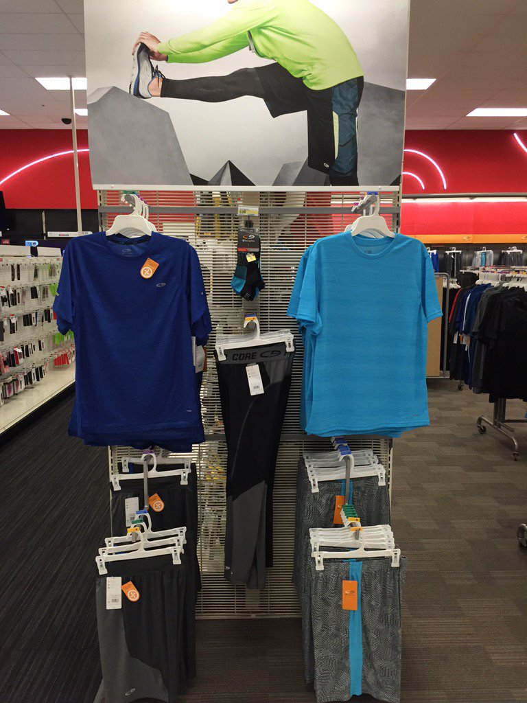 Atownsend15087's tweet photo. Great job softlines team #Team2172 good mid day zone routines @ECY1312 @laurengomez07 @HannaGerber1 #Target #TgT https://t.co/MJGercSGJg