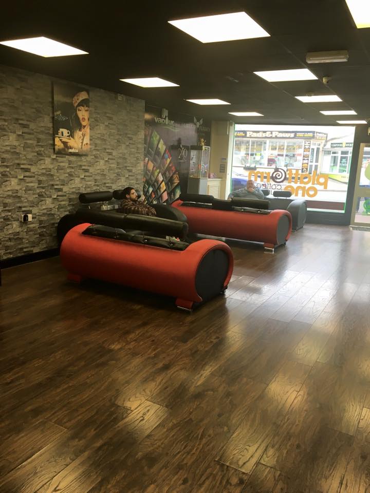 vapourstation's tweet photo. New shop  @vapourstation Come in and enjoy a coffee #ElrisCe #devonhour #vapingisntsmoking @284,Torquay Rd, Paignton https://t.co/lGPkIb5lO9