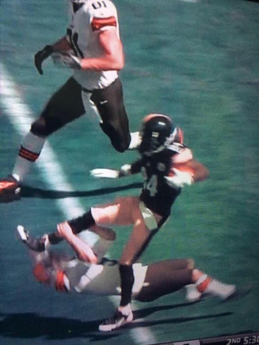 TweetLlkeAGuy's tweet photo. When your ex tries to come back into your life https://t.co/rMPCMplVFM