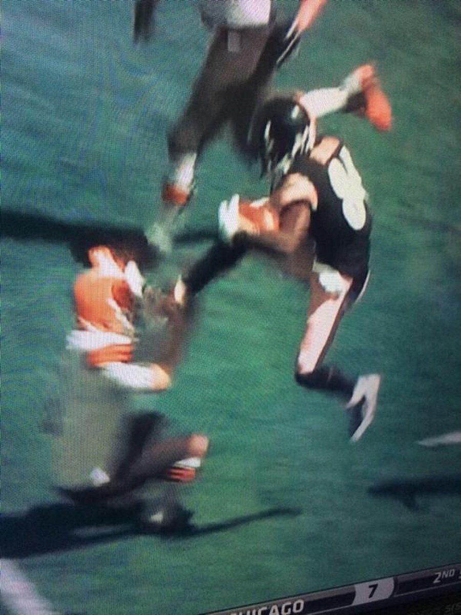 TweetLlkeAGuy's tweet photo. When your ex tries to come back into your life https://t.co/rMPCMplVFM