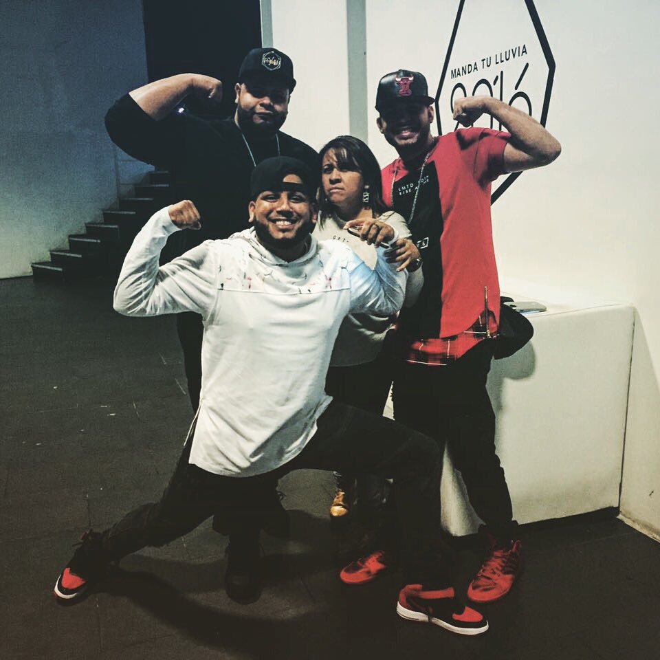 Fabilocutora's tweet photo. #G12Radio26años  #2dog12radiofest #Losmejores #familia #Ironman #Batman @MannyMontes @djkald @iammpratts https://t.co/Gg2k2aGYjX