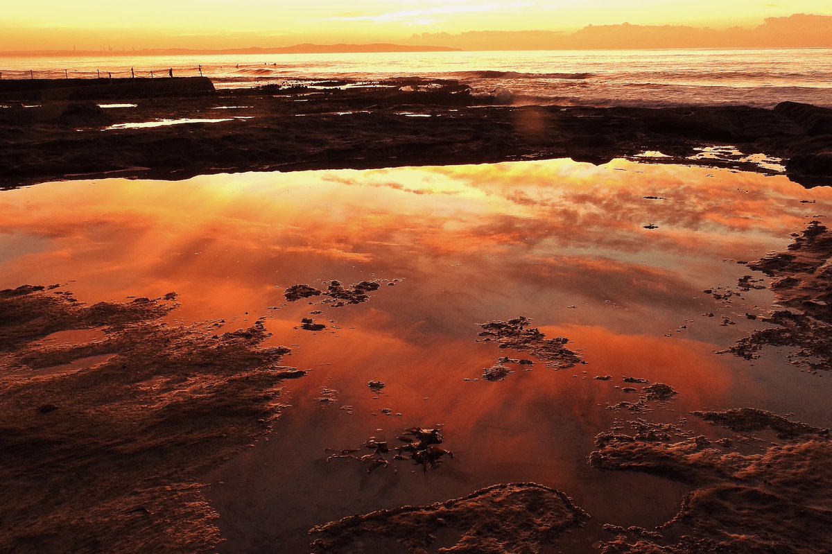 Pastor_Cameron's tweet photo. Reflecting on this morning's #sunrise @dailybailey10 @dailytelegraph #weather #cronullabeach @theleadernews https://t.co/glpQe2VhQM