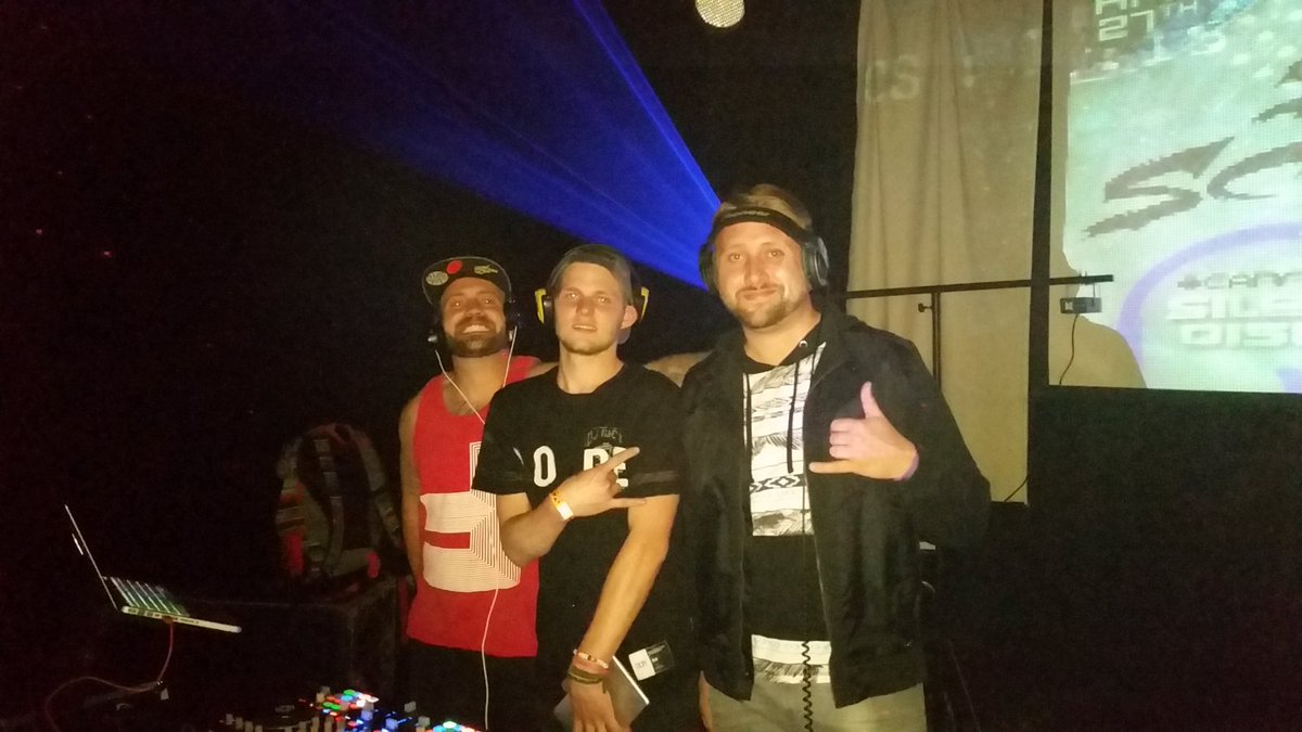 SunnysideRabbi_'s tweet photo. S/O Dubsicle, @southhousediet @DJ_Raycraft #EarFreq 🎧👂👅 https://t.co/d2fNDQ5bQ9