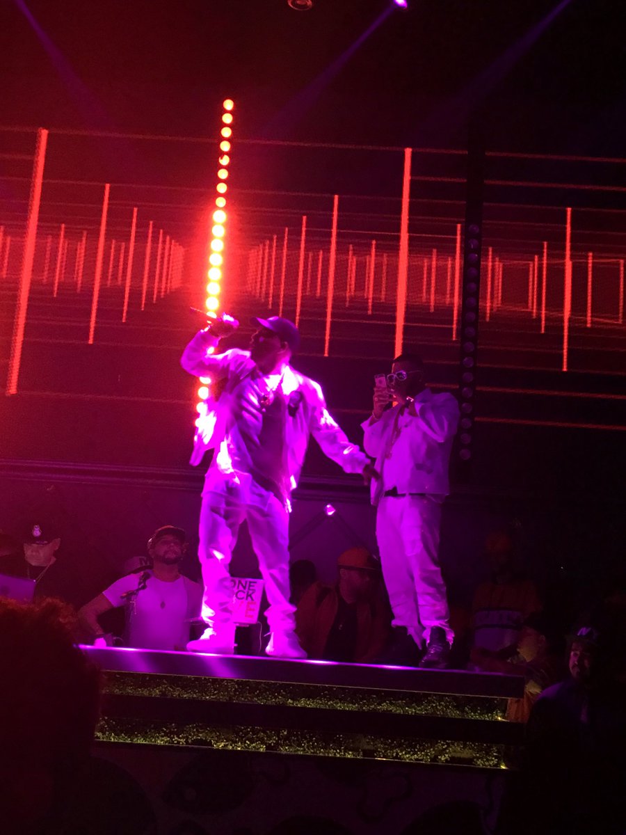 CinqMusic's tweet photo. @AlexKyza performing live! 🎤#VIParty #cinqmusic #VIParty #mr305inc #vidaprimo #vidaloco @vidaprimo @mr305inc https://t.co/xe21qLn0TL