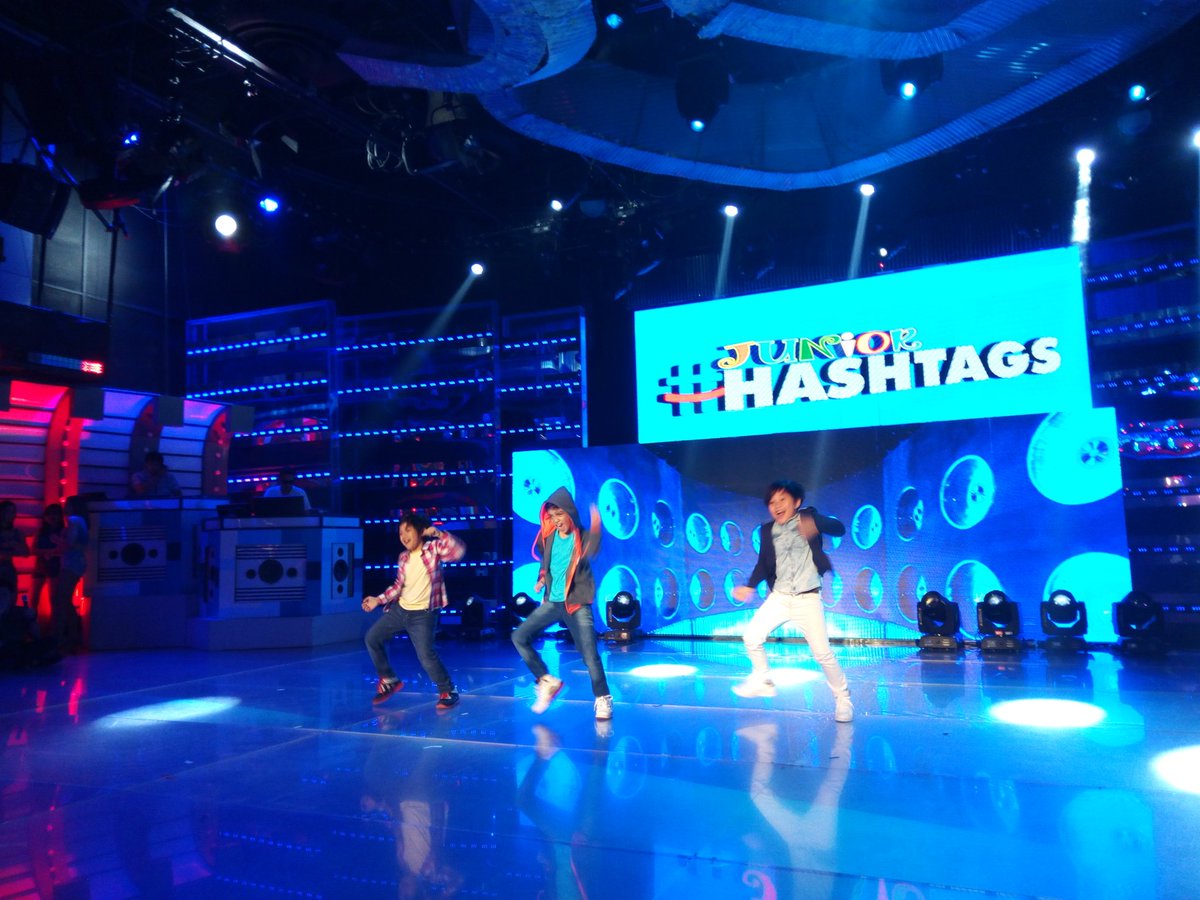 itsShowtimeNa's tweet photo. Ang mga Junior Hashtag aspirants for the day! #ShowtimeOnPoint https://t.co/3IR2nqIr5x
