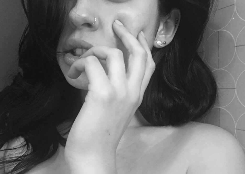 euphoricdanvers's tweet photo. how am I supposed to pretend to be straight when Lauren Jauregui exists https://t.co/ivj9nCAuMq