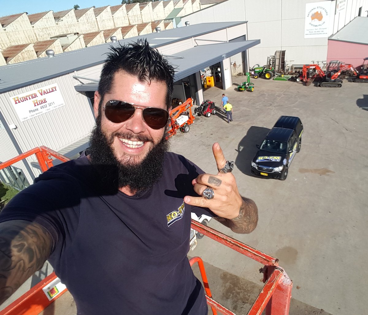 TripleMNewy's tweet photo. The #KoRoadRunner is rising above it all  @Huntervalleyhire the equipment hire specialists in Rutherford 💀 https://t.co/P4DleXmxuO