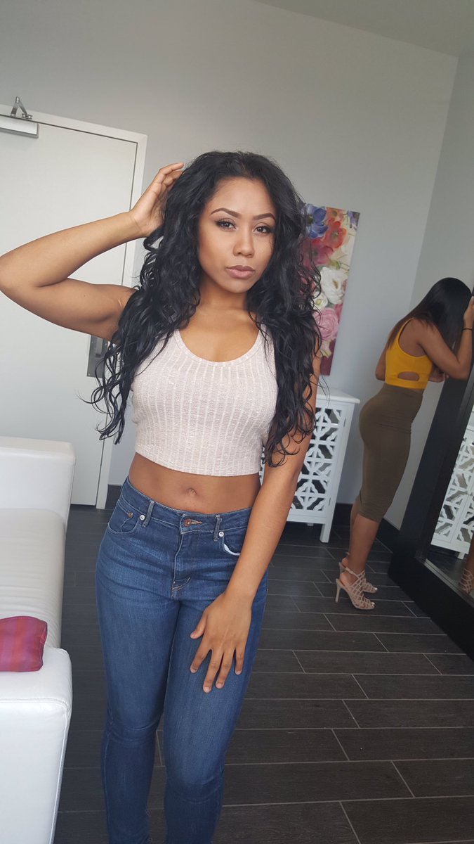 TheDoniBrown's tweet photo. When your best friend is tryna take a selfie but your butt is tryna steal the show π. #BootyGameTooStrong https://t.co/Gli8dDFMEY