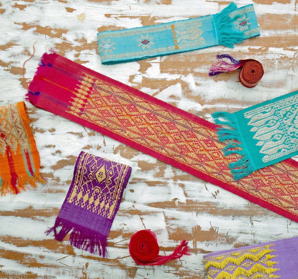 anserai's tweet photo. #songketweek @anserai

loving the new pillows! #sneakpeak tomorrow... https://t.co/wEXiH2426Y
