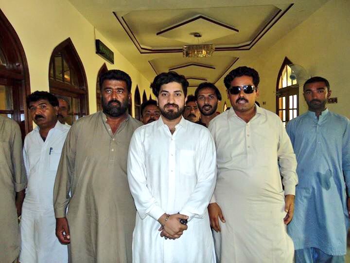 PppJiyala's tweet photo. @MakhdoomFZaman attended teaParty on invitation of AsgharBaloch @ kundanRestuarant in DisttShikarpur
#PPP #WithPpl https://t.co/tKF8FLWd9h