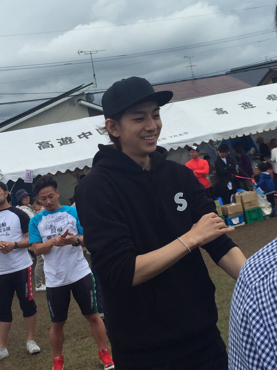佐々木希さんが熊本で炊き出しに参加 かわいすぎて無理 三浦翔平さんの姿も Togetter 佐々木希さんが熊本で炊き出しに参加 かわいすぎて無理 三浦翔平さんの姿も Togetter