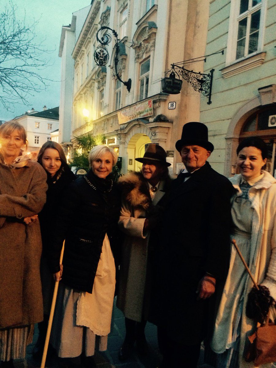 bürgertheater goes innenstadt buergertheater.wordpress.com/2016/04/28/bue…