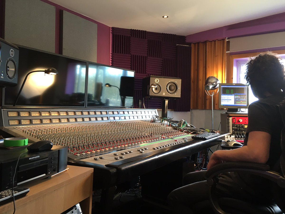 platformseshUK's tweet photo. #platformsessionsuk first #filming day with #rossalexander #mattedwards and #mickymoody and #alimaas #music https://t.co/MP3BpJPUXP