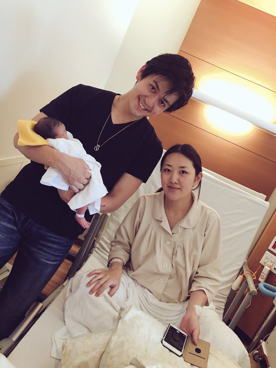 佐々木 崇 Ruirui Tkhs396 筋トレしてるからねって言いたいけど 生後1日は本当に小さいわ でも双子で2500gは 立派らしい 二人で5kg 姉のお腹に天晴れです Twitter