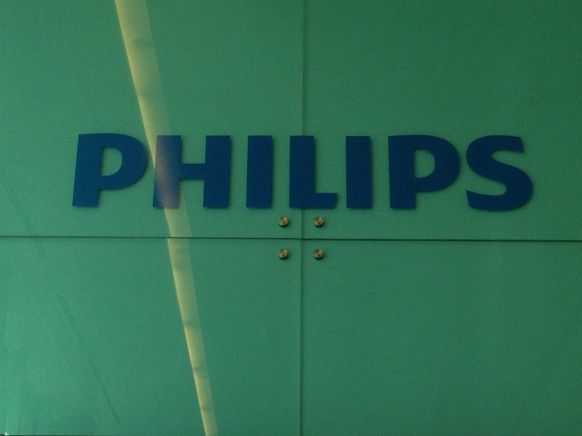 sylvainEx's tweet photo. Visite et conférence à @PhilipsFrance pour la chaire @ESSEC_CSM #Essec https://t.co/y8OVbnN0Aq