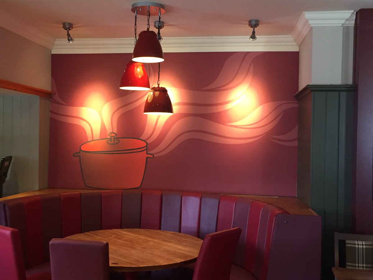 c4thae's tweet photo. @WeAreSUGM There's been a makeover in Elgin!! Restaurant looks fantastic 🎉🎉 #V2 #pleasedontsnow https://t.co/bXNK5V0QDg