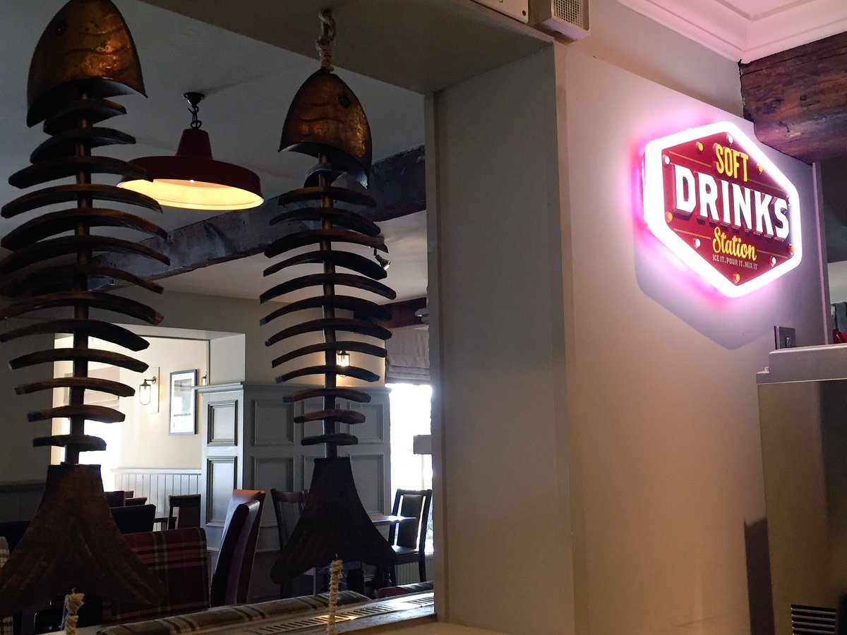 c4thae's tweet photo. @WeAreSUGM There's been a makeover in Elgin!! Restaurant looks fantastic 🎉🎉 #V2 #pleasedontsnow https://t.co/bXNK5V0QDg