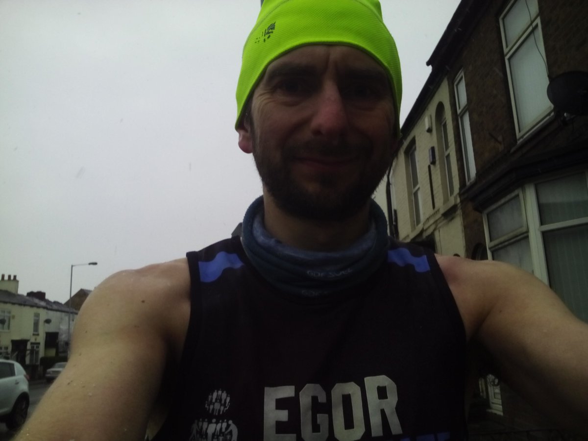 A6Runner's tweet photo. @WeRun_UoM Late April #snowstorm? Just a normal #runcommute day in #Manchester #notjustavest #marathontraining https://t.co/mqIvtuwgcu