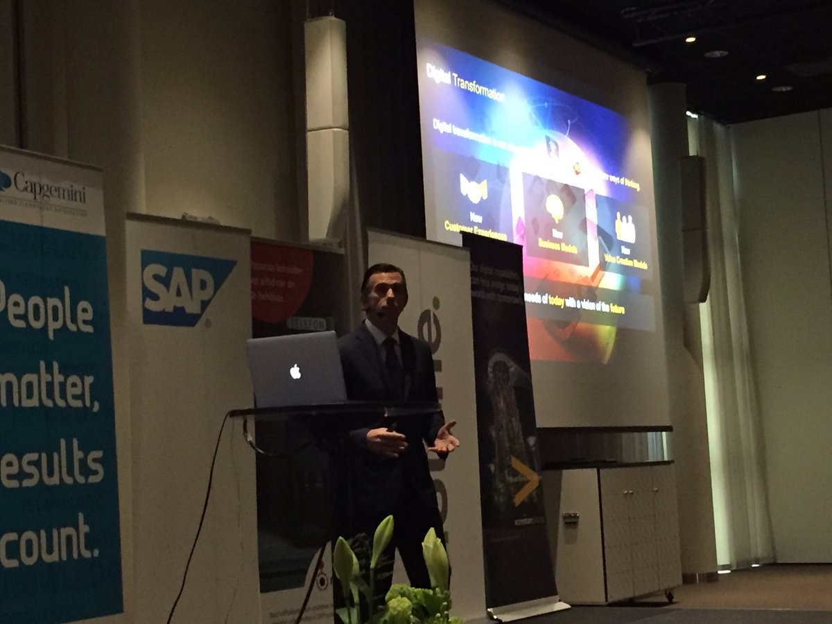 packendorff's tweet photo. @timoelliott sharing cool digital innovation examples from @SAPHealthcare @SAPAnalytics #robotics @SAPSASWE https://t.co/lV6TbdBiPP