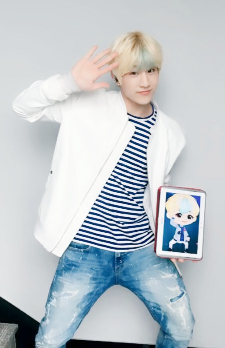 짜잔 봐봐요!! 진짜 똑같죠???헤헤헤😁
라인아바타 아스트로!! 많이 사랑해주세요❤
Ps.저는 타임스퀘어에 자주 놀러가요
#아스트로 #라인플레이 #문빈  #진진