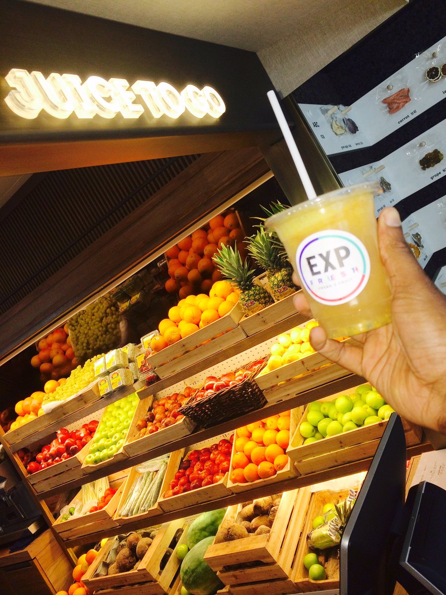 cchambersss's tweet photo. All I need #fruit &amp; #veg 🔑 to happiness #vegan #juice #China 😉 https://t.co/3fj1LgNg6E