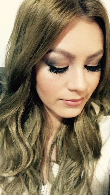 Make up done ready for another day of shooting! Thank you @zonewlove 😘💁🏼 https://t.co/tqlqVQlaWF<a href="/tag/sexysunday"class="tags"><span>#sexysunday</span></a>