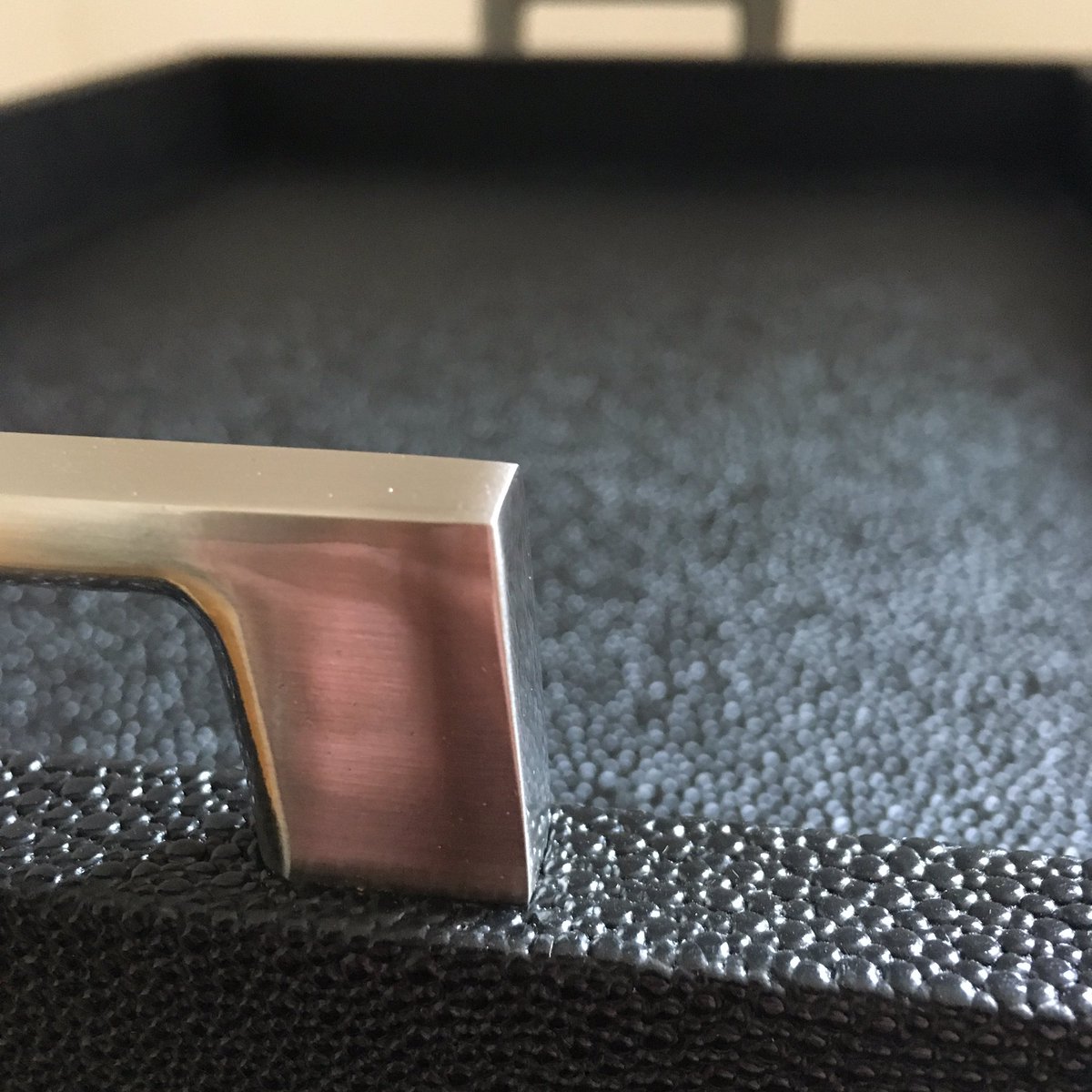 Interiorsofess1's tweet image. Check out this Black Faux Snakeskin tray with Chrome Handles in stock now at interiorsofessex.online #homeinteriors