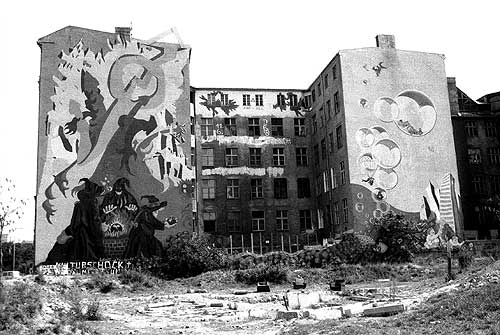 ベルリンのスクウォット今昔マップ。1970から現在まで。見やすいうえに