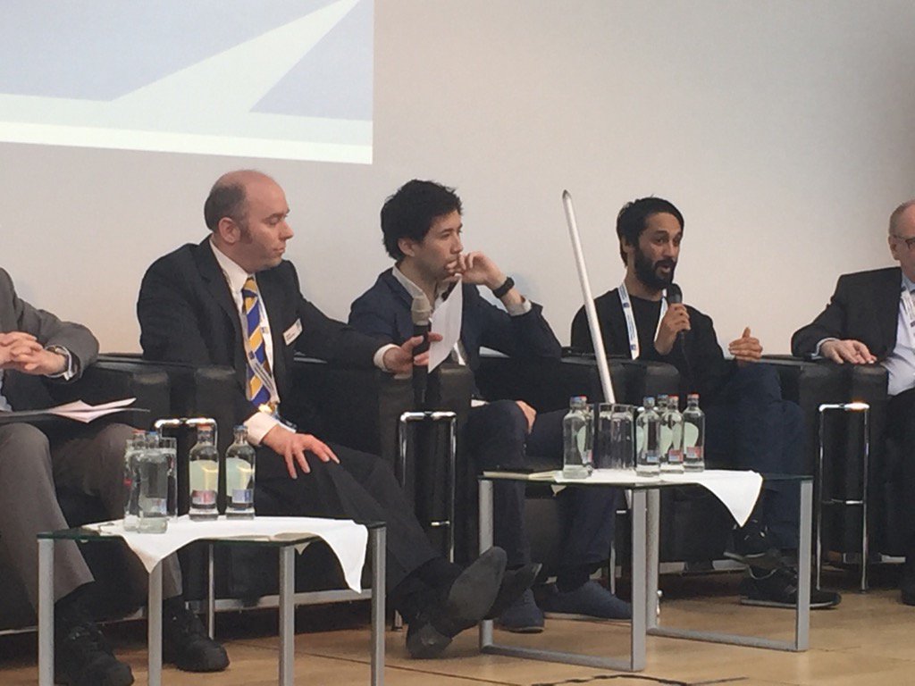 joshpines's tweet image. River from @TheHackTrain spreading some knowledge at #eurailsummit. @railwaygazette #hacktherails