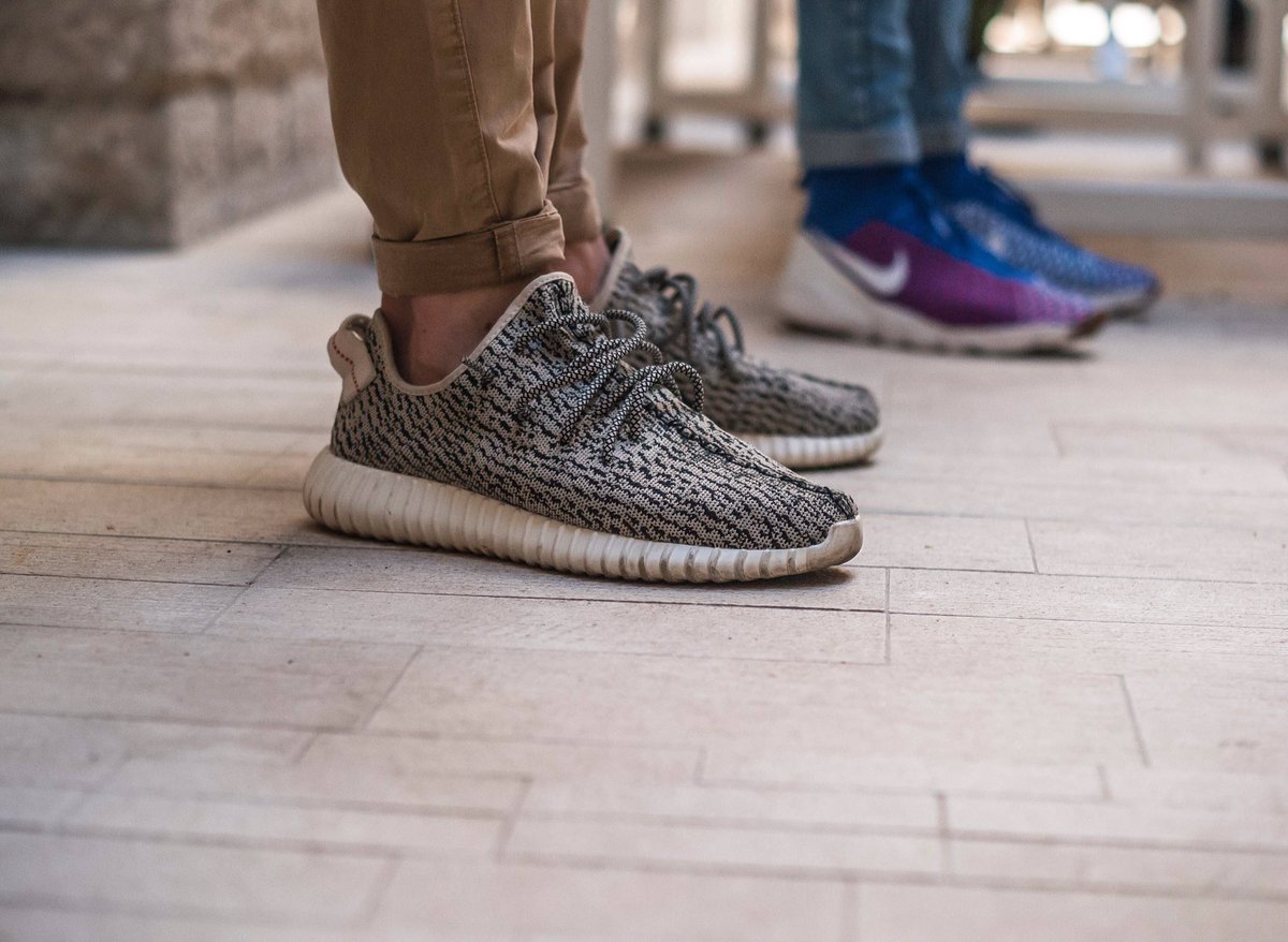 Bonjoursneakers's tweet photo. #Yeezy shoot @Bonjoursneakers https://t.co/QtkPGtygHo