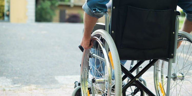 _Nouvelle_Ere's tweet image. #MaladieDeCharcot : Un parcours de 800 kilomètres en fauteuil roulant pour Gilles Houbart bit.ly/1NTmJEB