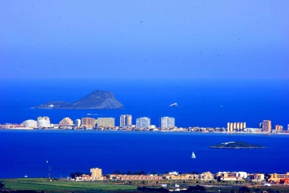 antoniagomezsi1's tweet photo. Buenos y espléndidos días con esta imagen #Maravilla de @regiondemurcia foto de#GabyGuzmán #LaManga #2Mares https://t.co/D4a3mhrnUy