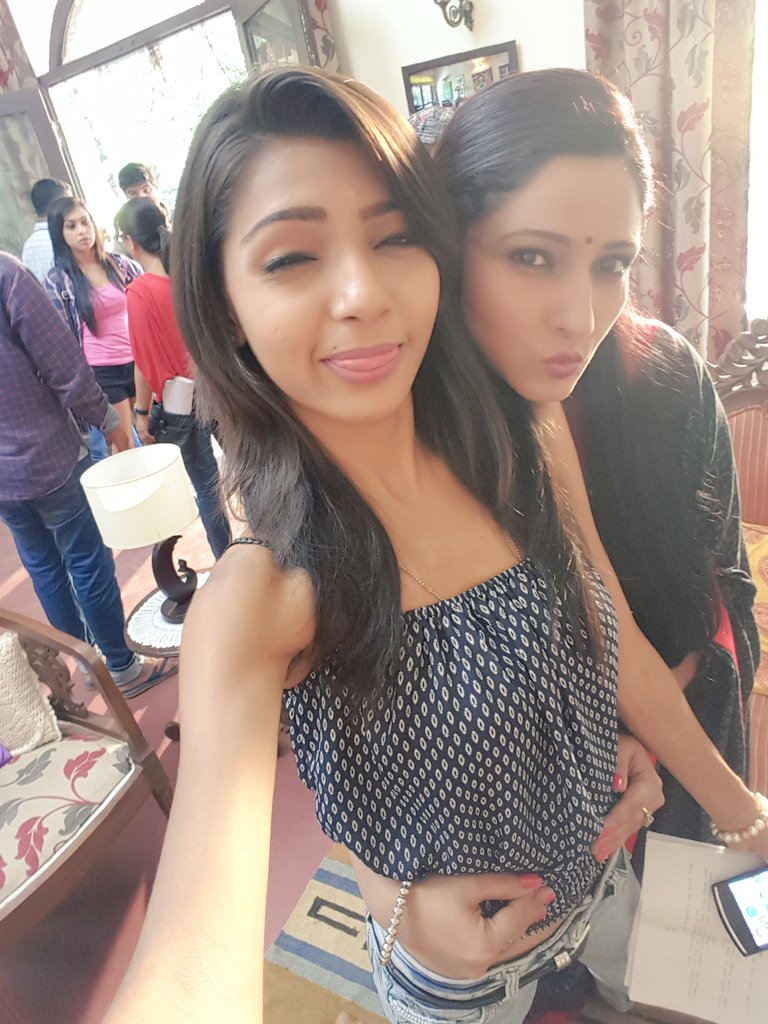 Maleekarghai's tweet image. #setfun#D4GetupNDance wid  #hotchik#poutqueen#sonam❤💋 @tishakapoor92 @TishaKapoorFC @ChannelvIndia @twinklesinha12