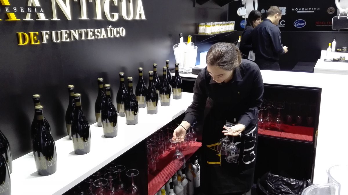 quesoslaantigua's tweet photo. Trabajando desde el primer hasta el último momento de @Alimentaria #LaantiguaPremium https://t.co/4wYUeyTC3Y
