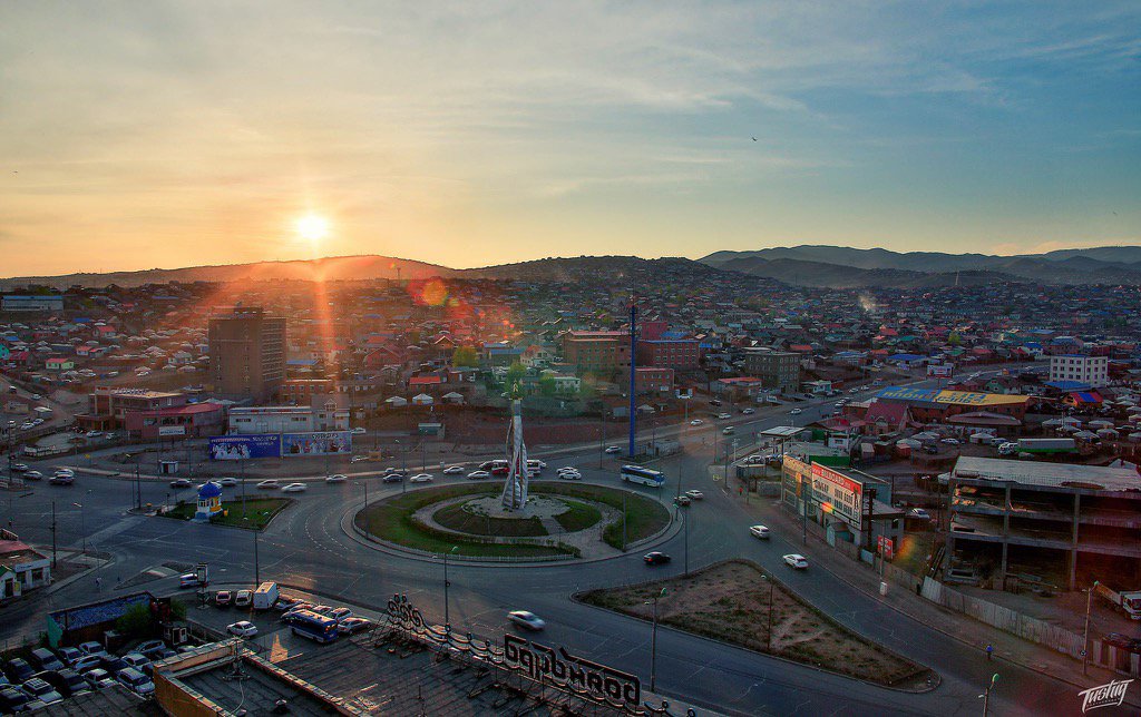 Нар жаргах цагаар бидний нийслэл. #баянбүрдийнтойрог #зурагчин #түшигийн бүтээл.