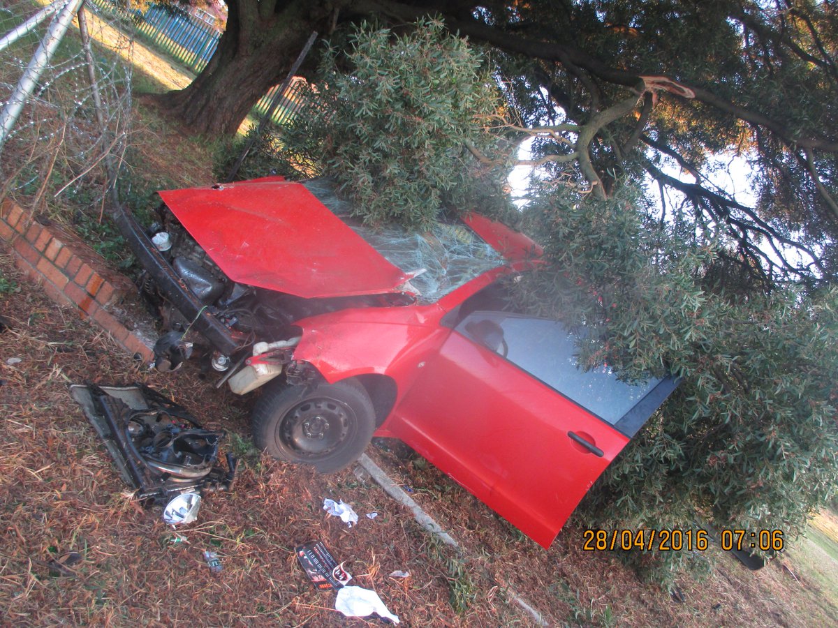 sihlangene_'s tweet photo. car accidents just near one of our sites fortunately the driver wasn't badly injured #StayAwakeStayAlive https://t.co/rNk0f1pydu