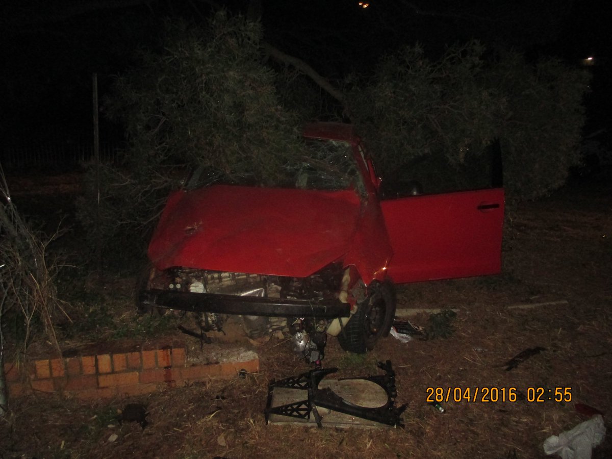 sihlangene_'s tweet photo. car accidents just near one of our sites fortunately the driver wasn't badly injured #StayAwakeStayAlive https://t.co/rNk0f1pydu