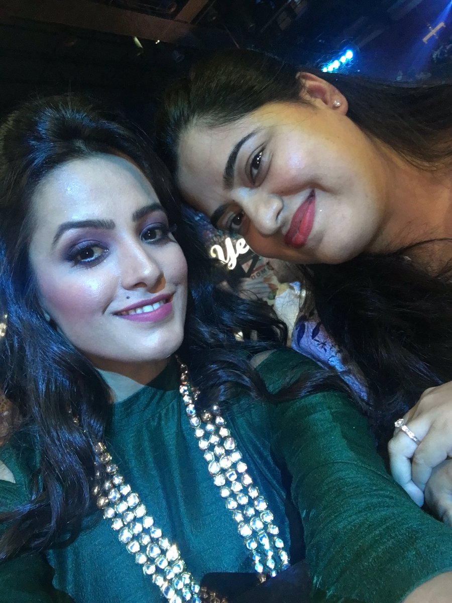 anitahasnandani's tweet photo. With the prettiest @dolly Dhawan ❤️ https://t.co/VwZYRodxwb