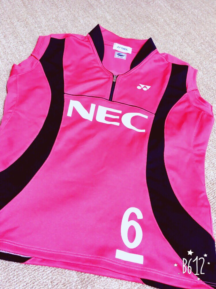 BadmintonMoMo's tweet photo. 昨日、ぱぱが会社の同僚からNEC九州主将のサイン入りユニフォームを貰ってきてくれました！めっちゃ嬉しい💕💕 https://t.co/K3IlqJy1XY