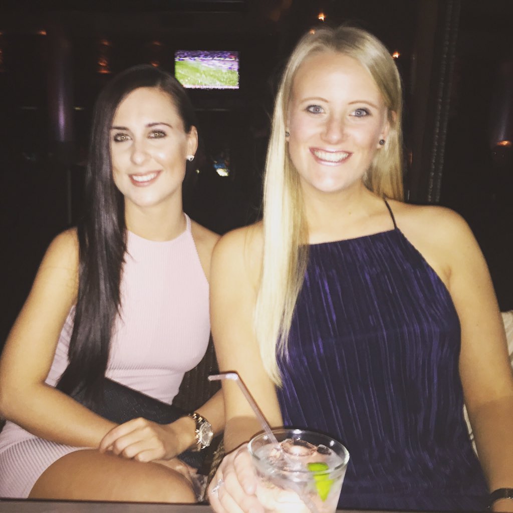 JenniferPow's tweet photo. 🙋🏼😘 @Ash18smith https://t.co/A3gwBmXaQN
