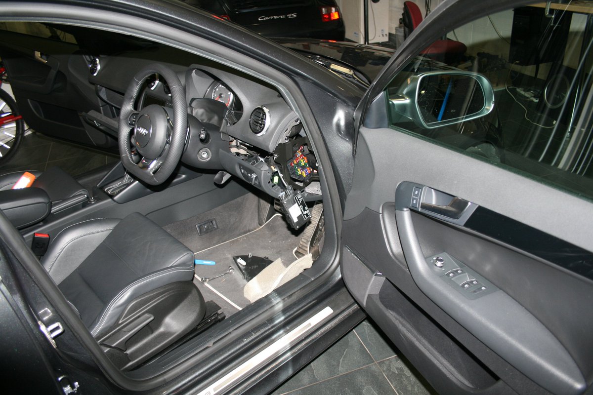 technprotect's tweet image. Searching for attachments on the wiring looms #antitracking #bugdetection #bugged