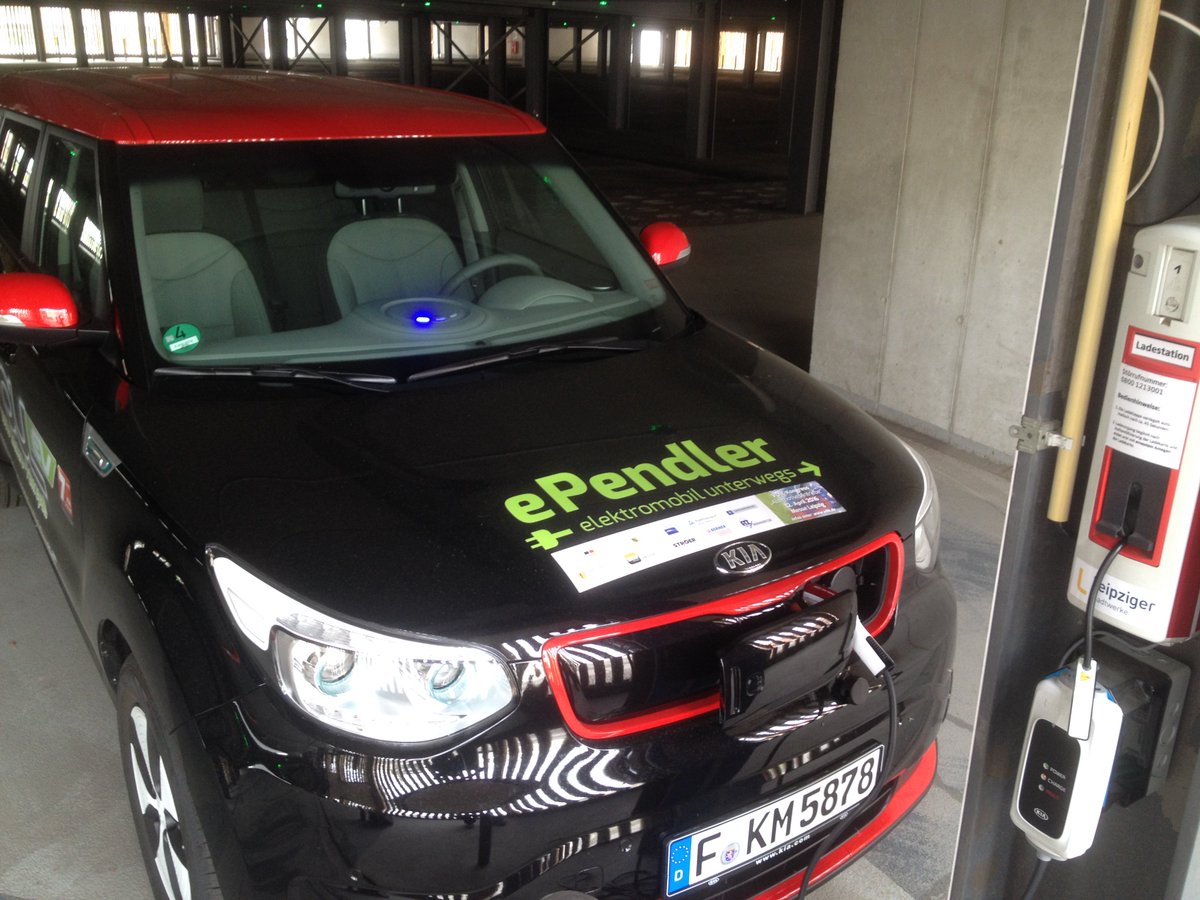 Was haltet Ihr von der beim #Autogipfel beschlossenen Prämie von 4.000 EUR für E-Autos?
trurn.it/NlMa