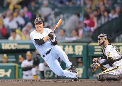 スポーツ報知 巨人取材班 巨人 クルーズ 自打球で初回１打席で交代 片岡が二塁守備 T Co Wmauytxymq Kyojin Giants 巨人 T Co Nuf0wzj4gw Twitter