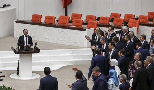 sultanulusoy95's tweet photo. Katliamları teşhir eden vekilimize tahammülsüzlüğünüz neden?Hangi yaranıza dokundu da gocundunuz?
#SizdenKorkmuyoruz https://t.co/nq6q07EX2q