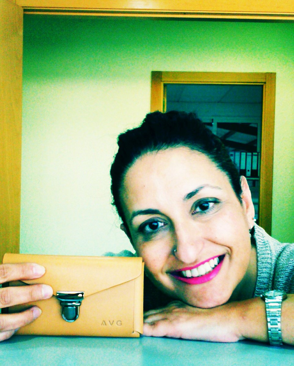 FiniGil1's tweet photo. Todo un placer lucir una funda móvil de AVG Bolsos y Complementos @BolsosAVG #bolsosavg #lmoda #fashion #love https://t.co/hlPwsn5P11