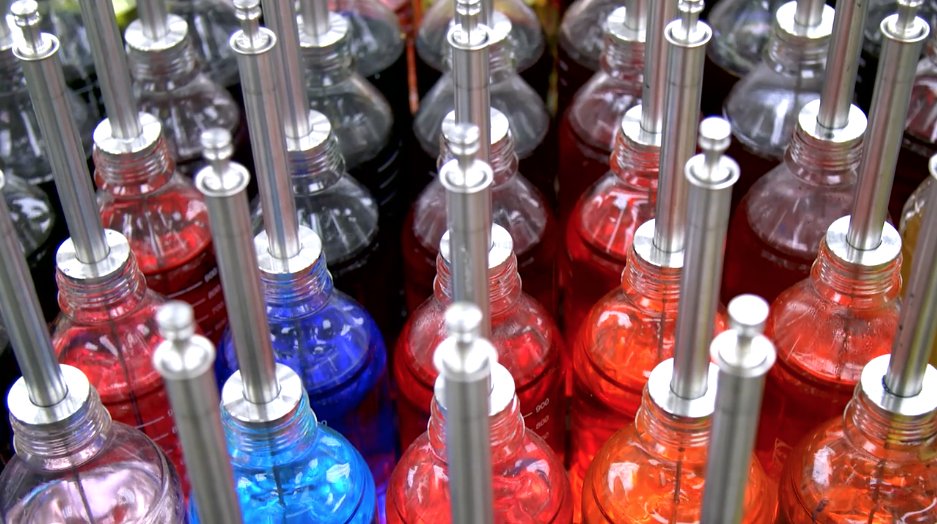 wklk's tweet photo. ¿Dónde crea Pantone sus colores? Una visita a la fábrica de New Jersey y a sus trabajadores: https://t.co/OTJQi1Z3bL https://t.co/vOHCC3de7o