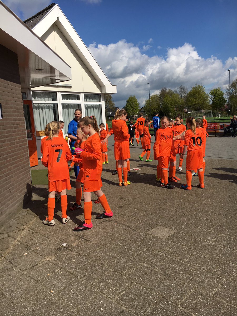 HuismanWilco's tweet photo. Top drukte @SVVoorwaarts met Voetbal 2 daagse @soccer_partners en @BSOsport Één en al sportplezier! #Openclub https://t.co/Bz14h4CyfV