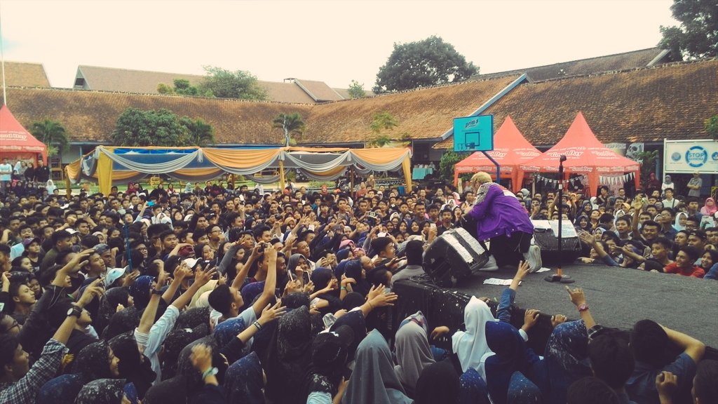 nidji's tweet photo. Lanjut 'KAU DAN AKU'. @SpectaElfaca benar² Luar Biasa sore ini!!! #SpectaElfaca2016 https://t.co/ch2kQ3CLFI