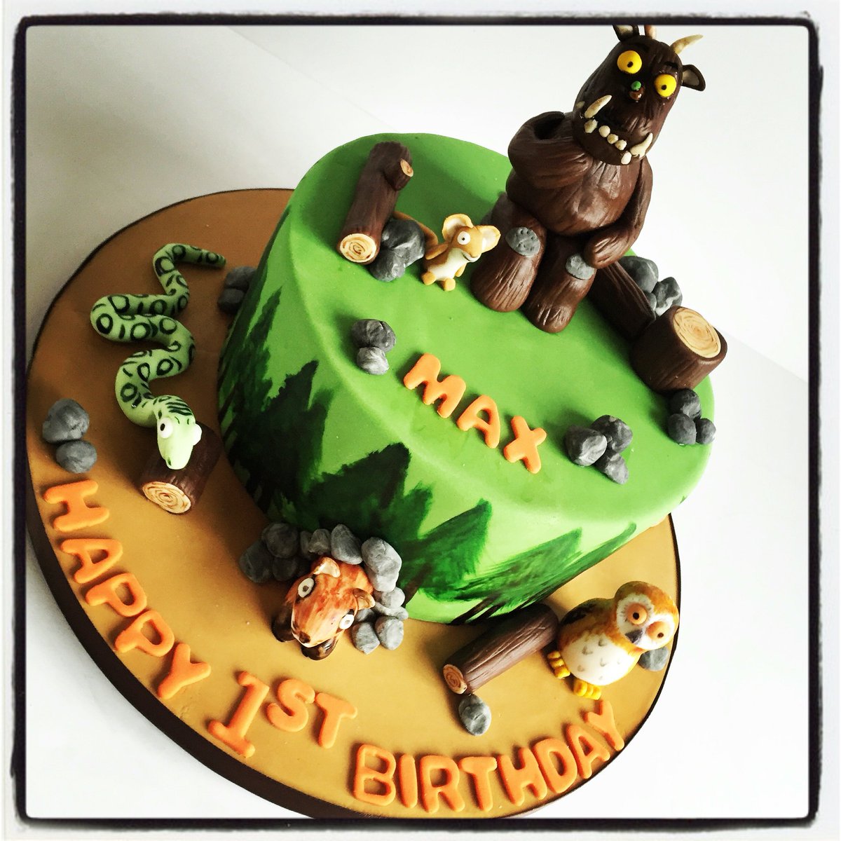 YummyBakes's tweet photo. Gruffalo themed cake #cake #birthday #Gruffalo #childhoodstories #Yummybakes https://t.co/HkPLY8Zui9