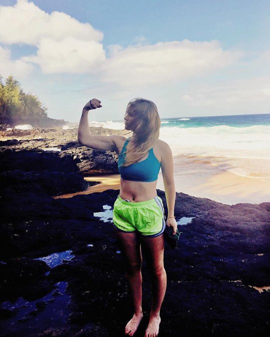 I also claim this lava rock as mine. #happyinhawaii #secretbeach #ilookfourteen 💪